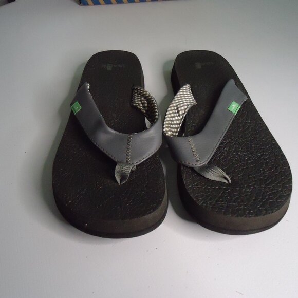 Sanuk Flip Flops Sandals Yoga Mat Black Leather Thong Beach Pool SWS2908C Size 8 - Picture 1 of 5